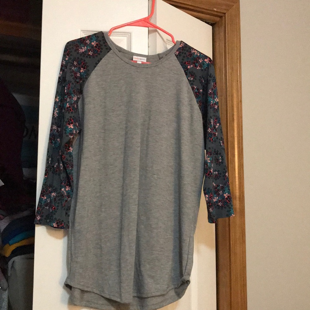 Cute floral lula roe top